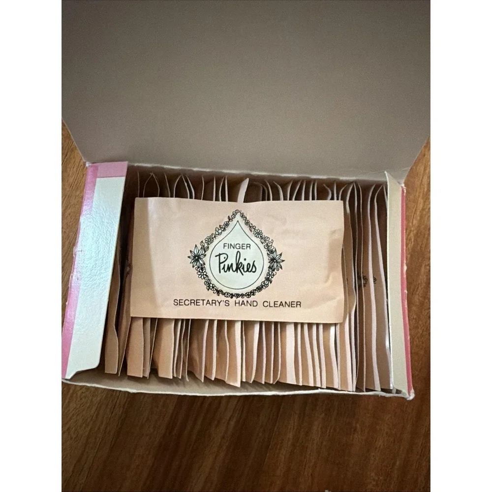 Finger Pinkies Box Of Hand Cleaning Towels 35 Count Secretary's Hand Cleaner‎